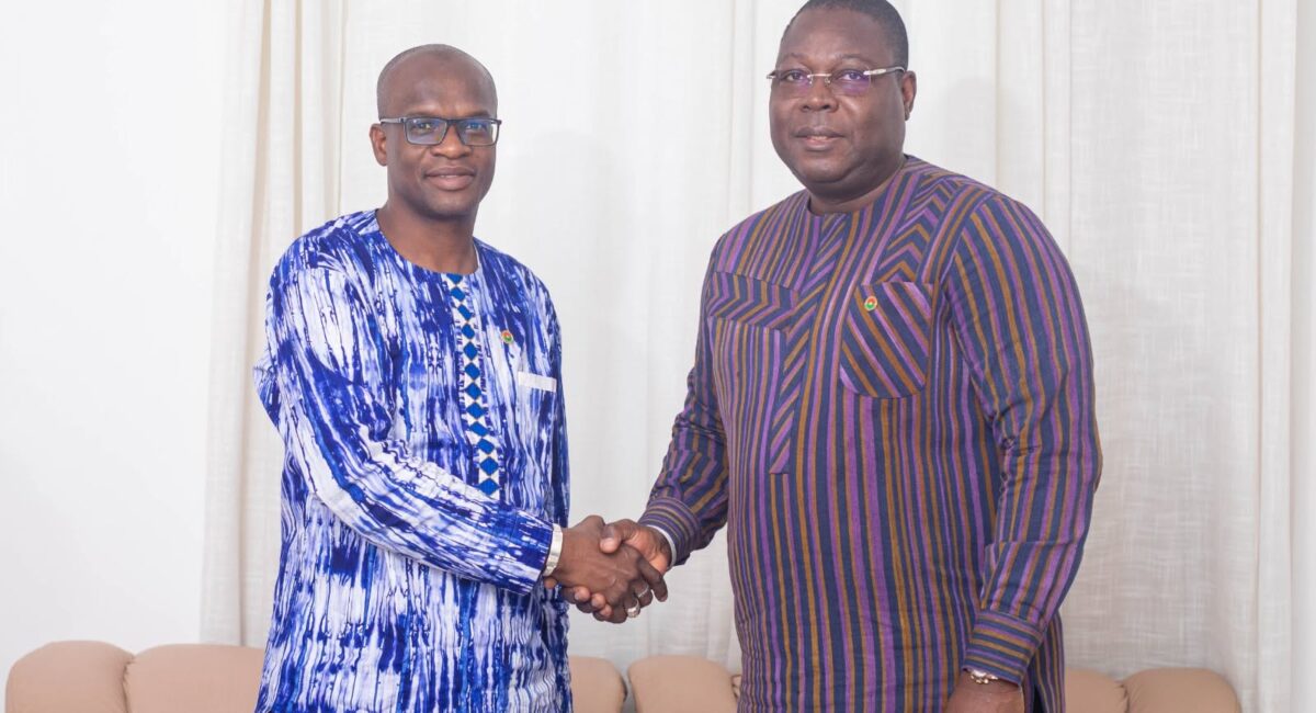 Le camarade Président Roland Achille SOW et le camarade Directeur Oumarou BARRO