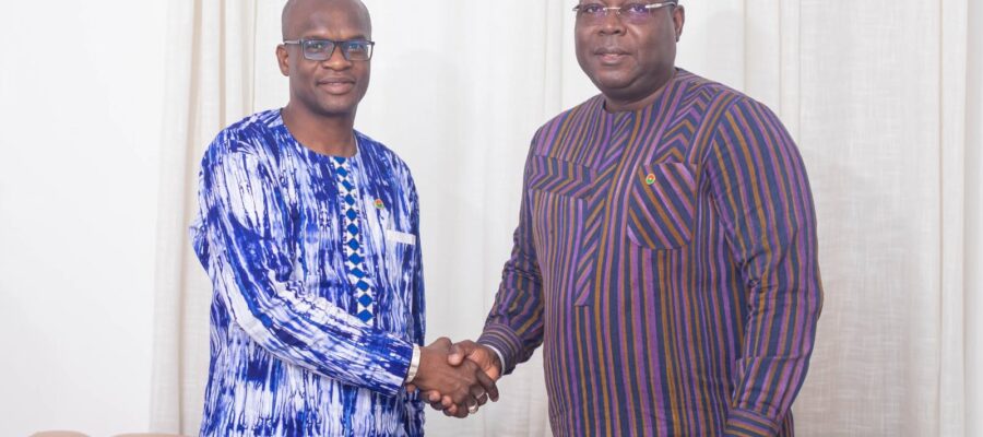 Le camarade Président Roland Achille SOW et le camarade Directeur Oumarou BARRO